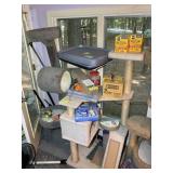LARGE GROUP OF CAT AND PET RELATED ITEMS, CAT STAN