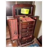 DRESSER TOP JEWELRY BOX WITH ASSORTED COSTUME, JEW