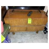 4 DRAWER TV STAND, 30 IN X 16.5 IN X 18.5 IN