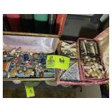 GROUP OF COSTUME, JEWELRY, EARRINGS, NECKLACES, ET