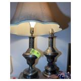 PAIR OF METAL TABLE LAMPS, 20 IN TALL WITHOUT SHAD