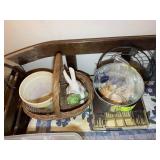 MISC GROUP OF DECORATIVE ITEMS, FLOWER POT, BUNNY