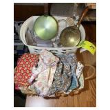 MISCELLANEOUS GROUP INCLUDING VINTAGE WOMEN'S HAND