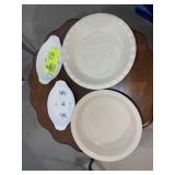 GROUP INCLUDING PIE PLATES ONE LECREUSET, NORITAKE