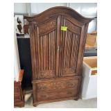 EATHAN ALLEN OAK ARMIORE 41.5 IN X 20 IN X 76 IN