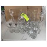 GROUP OF MISC GLASSWARE, PITCHER, WINE GLASSES, DE