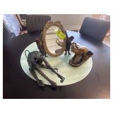 GROUP INCLUYDING MONKEY MIRROR, ELEPHANT STATUE, M