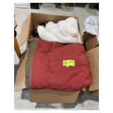 GROUP INCLUDING MISC BLANKETS AND BED SPREAD