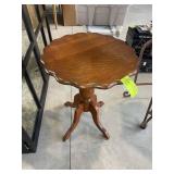VINTAGE WOODEN ROUND TOP SIDE TABLE, SINGLE PEDIST