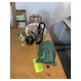 GROUP OF MISC DECORATIVE ITEMS, ORIENTAL THEMES, V