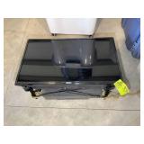 LG 28LM400B-PU FLAT SCREEN TV AND DAEWOO DA4 VHS P