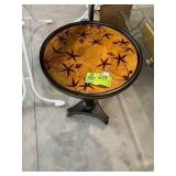 WOODEN ROUND TOP DECORATIVE SIDE TABLE, 18 IN DIAM