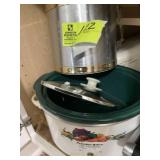 SLOW COOKER AND BROILER