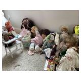 LARGE GROUP OF DOLLS SOME CABBAGE PATCH