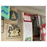 LARGE GROUP OF CHRISTMAS Dï¿½COR, TREE, ETC