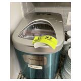 FRIGIDAIRE ICE MAKER
