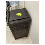 TRASH CAN 16 X 17 X32