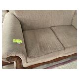 LOVESEAT 66 X 38 X 39