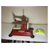 VINTAGE GATEWAY JUNIOR MODEL NP-1 SEWING MACHINE,