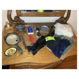CONTENTS ON TOP OF CHEST INCLUDING WOMEN'S GLOVES,