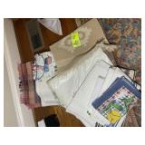 GROUP OF PLACEMATS AND NAPKINS