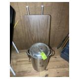 MISC GROUP INCLUDING TURKEY FRYER POT AND FOLDING