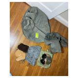 GROUP OF US AIR FORCE ITEMS, DUFFEL BAG, COLD WEAT