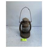 VINTAGE KEROSENE LANTERN APPROXIMATELY 13 IN TALL