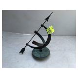 VINTAGE EQUATORIAL CAST-METAL SUNDIAL WITH ARROW-S