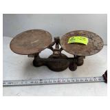 VINTAGE COUNTERTOP BALANCE SCALE, NO 2 BY DETECTO