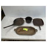 GROUP OF MISCELLANEOUS CAST IRON FRYING PAN POT ET