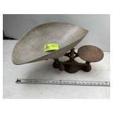 VINTAGE COUNTERTOP BALANCE SCALE, BY JACOBS WITH M