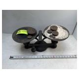 NO 2 COUNTERTOP BALANCE SCALE WITH WEIGHTS