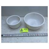 PAIR OF MILK GLASS MIXING BOWLS 6.5 AND 9 IN DIAME