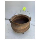 CAST IRON CAULDRON 12-IN OPENING APPROXIMATELY 10