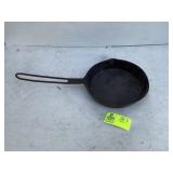 CAST IRON SKILLET WITH LONG HANDLE MART NUMBER 9 A