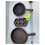 GROUP OF CAST IRON SKILLETS, WAGNER WARE, AND 8SK,