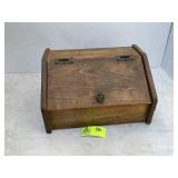 VINTAGE WOODEN BREAD BOX , 18 in. x 12 in. x 10 in