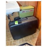 GROUP OF HARD SIDED SUITE CASES