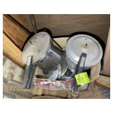 GROUP OF MISC POTS, PANS, PRESSURE COOKERS