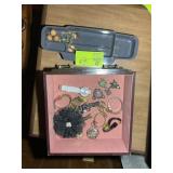 GROUP OF COSTUME JEWELRY, WATCHES, BROACHES, ETC