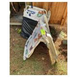 PAIR OF PADDED FOLDING LOUNGE CHAIRS