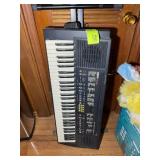 YAMAHA PSR82 KEYBOARD WITH STAND, WORKING