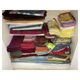 GROUP OF MISC TABLE CLOTHS AND NAPKINS