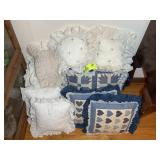 GROUP OF DECORATIVE PILLOWS