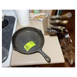 CAST IRON FRYING PAN, MARKED NO 8 AND C, 10 IN DIA