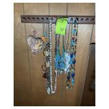 GROUP OF COSTUME JEWELRY, MOSTLY NECKLACES