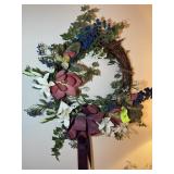 GROUP OF DECORATIVE FLORAL ARRANGEMENTS, WREATH