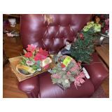 GROUP OF DECORATIVE ITEMS, INCLUDING TABLE TOP CHR