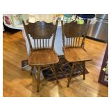 PAIR OF WOODEN BAR STOOLS 23 IN SEAT HEIGHT